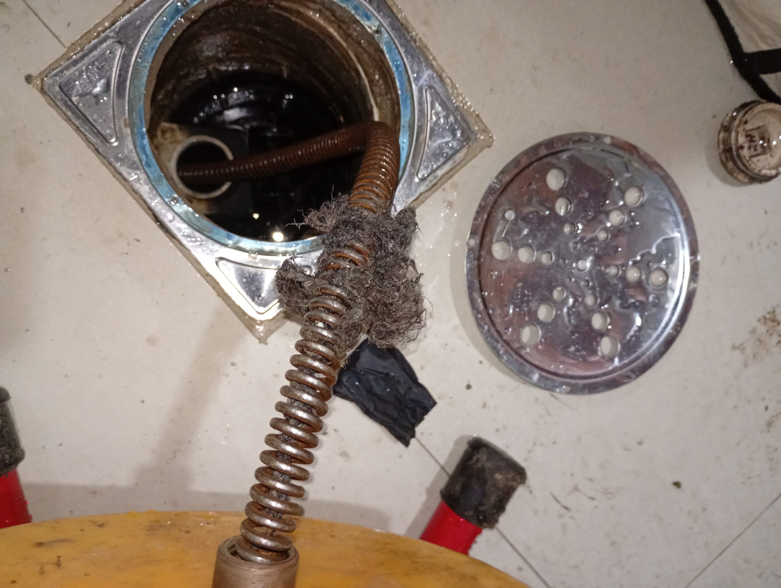 Atendimento rápido para ralos de banheiro, lavanderia, áreas externas e cozinhas.