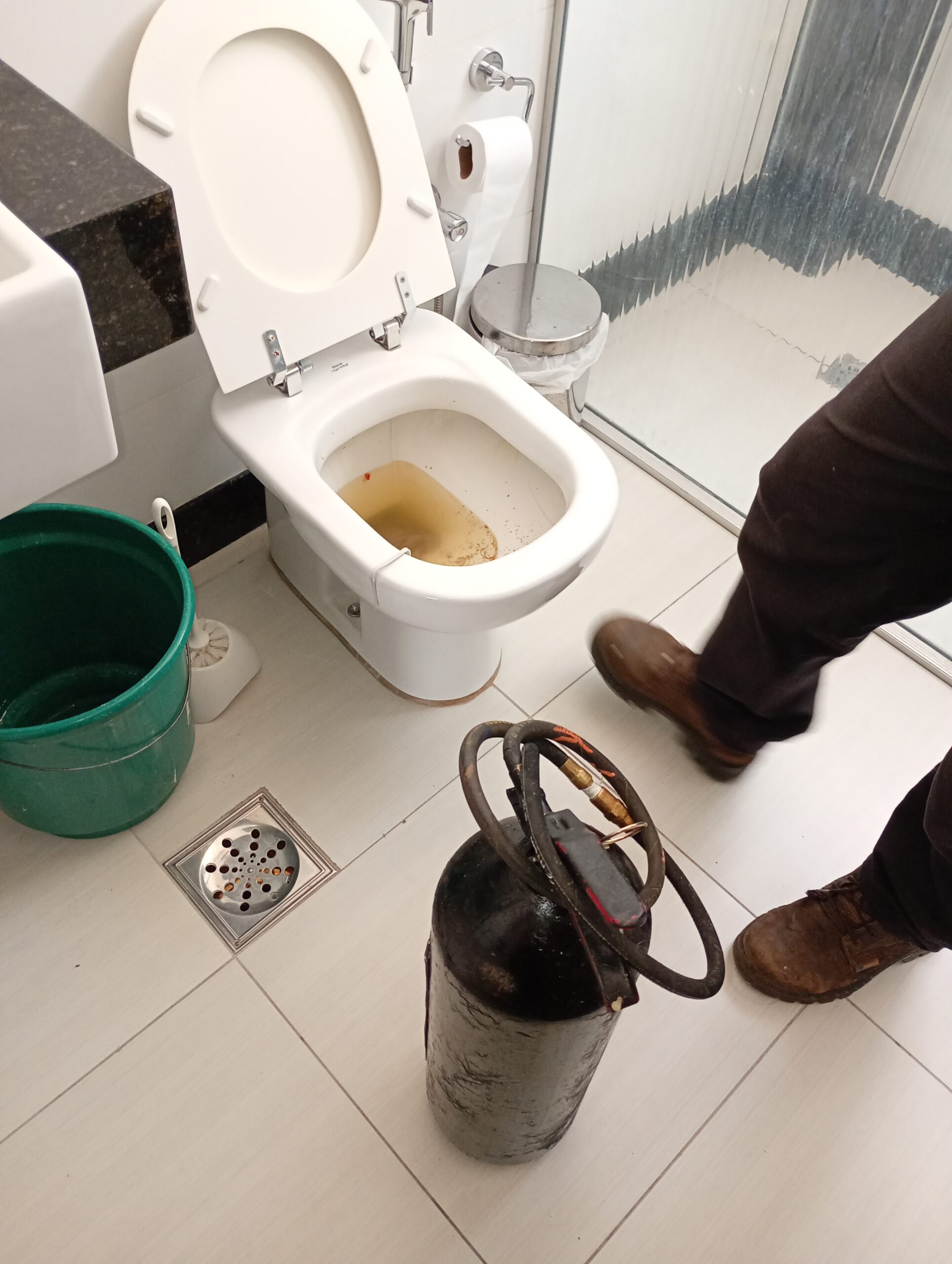 Solução rápida e segura para vasos entupidos sem causar danos à tubulação.